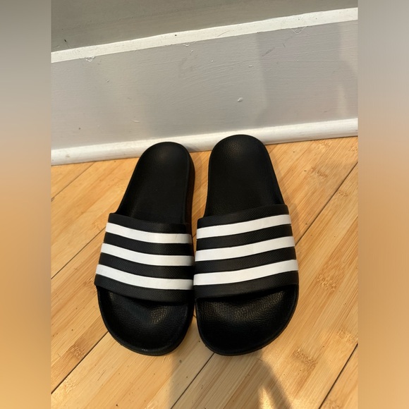 Adidas striped slides - Picture 3 of 3